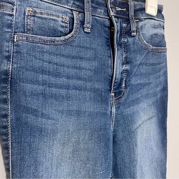 Hollister Ultra High-Rise Super Skinny Soft Stretch Distressed Jeans Size 1R - Picture 2 of 7